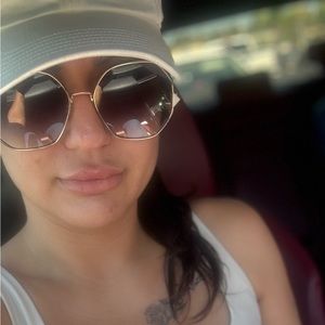 Meet your Posher, Cristina